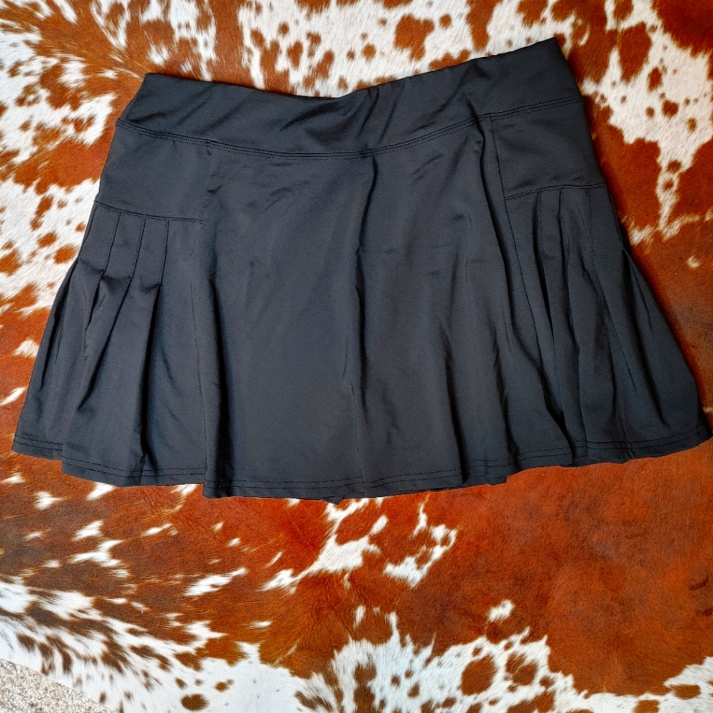 Black Pleated Women's Skort with Pockets, black L